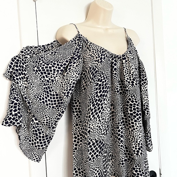 ⭐️Bogo ⭐️ 🍓 Parker XS cold shoulder black white silk mini dress - Picture 2 of 15